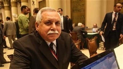 رجل أعمال يطالب الحكومة بتعديل نسبة اشتراك التأمين