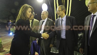 غادة والى و«سيف النصر» في عزاء عبد القادر حاتم بـ «عمر مكرم»