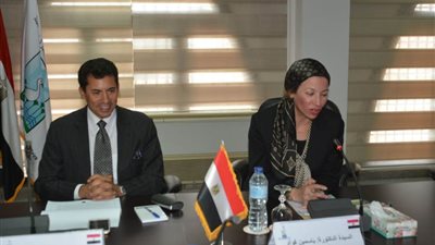 وزيرا البيئة والرياضة يبحثان دعم أوجه التعاون المختلفة (صور)