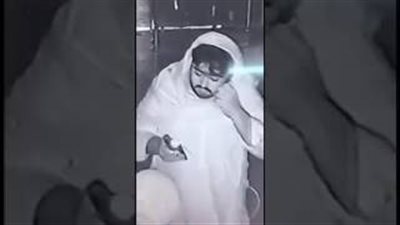 بالفيديو.. لحظة سرقة خزانة عملاقة من مستودع بالسعودية