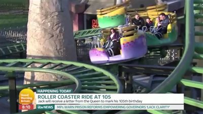 بالفيديو.. عجوز عمره 105 أعوام يحقق رقما قياسيا في ركوب لعبة الأفعوانية