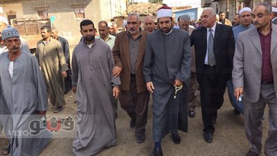 رئيس الأزهرية بكفر الشيخ يعزي في طالبة صدمها تروسيكل