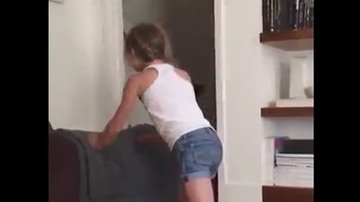 بالفيديو.. أشخاص يتعرضون لسقطات مروعة