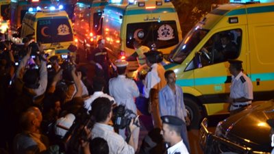 بالأسماء.. إصابة 10 أشخاص بحادث انقلاب سيارة في بورسعيد