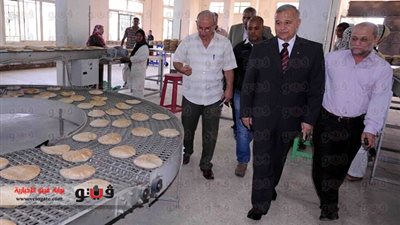 محافظ الأقصر يتفقد المجمعات الاستهلاكية والمخبز المليوني