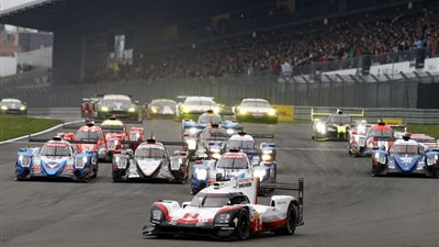 بالصور.. بورش تحقق أرقاما قياسية على حلبة السباق