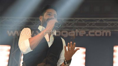 بالصور.. محمد حماقي يحيي حفل تخرج «تجارة الإسكندرية»