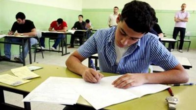 طالب يمزق ورقة الإجابة بإحدى لجان المنوفية