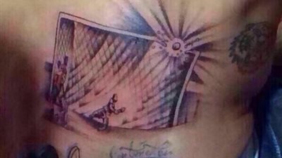 بالصورة.. لاعب تشيلي يخلد 