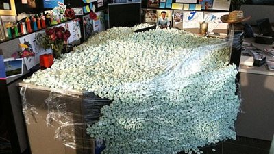 بالصور.. أغرب «مقالب» الأشخاص مع زملائهم في العمل