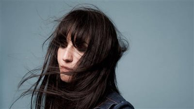 المجرية أستير فاكزي تغني في مهرجان القاهرة للجاز.. السبت