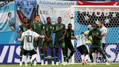 الأرجنتين يتقدم بهدف أمام نيجيريا بالشوط الأول