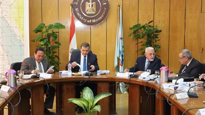 القوى العاملة: صرف 431.8 مليون جنيه إعانات للعاملين بالمنشآت المتعثرة