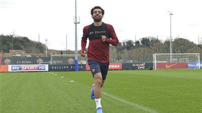 صلاح يختتم تدريباته مع روما لمواجهة بولونيا بالدوري الإيطالي