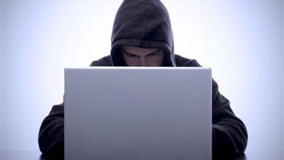 «النصب المقدس».. جماعات سرقة الأقباط.. حسابات وهمية على مواقع التواصل الاجتماعي بأسماء رهبان وكهنة.. استقطاب الفتيات وابتزازهم.. والمحتالون يدرسون المسيحية جيدا ويحفظون بعض المصطلحات