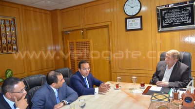 محافظ الإسماعيلية ورئيس المنطقة الحرة يبحثان تشجيع الاستثمار