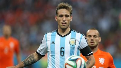 لاعب الأرجنتين يكشف «الوجه القبيح» لميسي بعد «كوبا أمريكا»