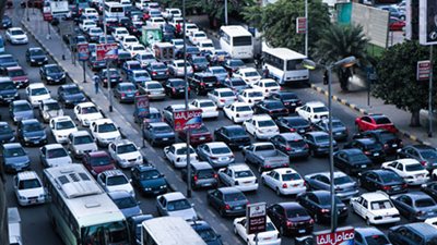 نشرة المرور.. كثافات مرورية بمحاور الأوتوستراد وصلاح سالم و26 يوليو.. مصرع وإصابة 31 شخصا في حادثين..غلق الزراعي جزئيا في إيتاي البارود.. وانتشار مكثف لسيارات الإغاثة