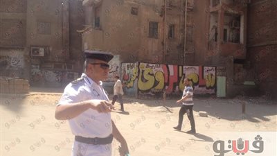 بالصور.. إزالة موقف توك توك من أمام محطة مترو عزبة النخل