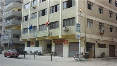 بالصور.. أعمدة شارع «إسكان البحيرة» مضاءة نهارا