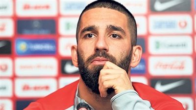 أردا توران يرفض عرضي تشيلسي وأرسنال ويتمسك ببرشلونة