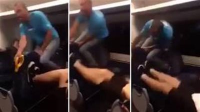 بالفيديو.. رجل يخرب مقعد قطار بمساعدة صديقه