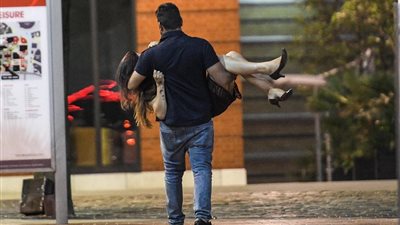 بالصور.. فضائح احتفالات البريطانيين بنهاية الإجازة الصيفية