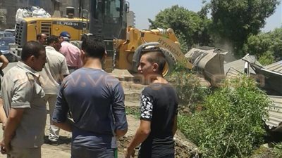 بالصور.. حملة لإزالة التعديات على ترعة الإسماعيلية بالقليوبية