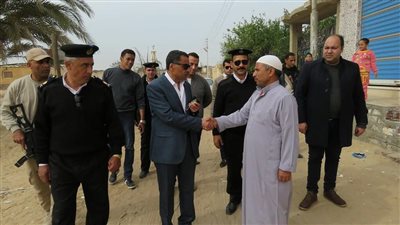 مدير أمن الإسماعيلية يتفقد الوضع الأمني بالقنطرة شرق (صور)