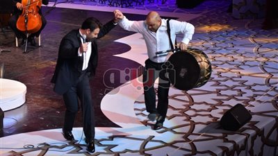 بالصور.. عاصي الحلاني في دار الأوبرا: «أحلى حفلة دي ولا إيه»