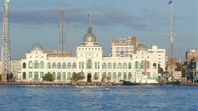 قناة السويس تقرر إعادة قياس السفن التي غيرت جنسيتها