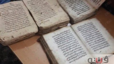 بالصور.. إحباط محاولة تهريب 12 مخطوطة أثرية بمطار القاهرة