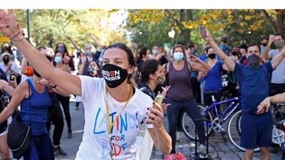 بعد فوز بايدن.. غناء ورقص في شوارع أمريكا | فيديو وصور