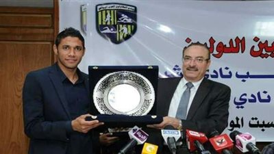 شريف حبيب يوثق رحلة انتقال محمد النني للاحتراف الأوروبي