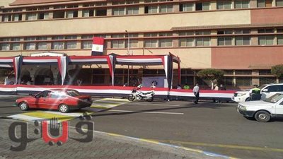 أعلام مصر ضخمة تستقبل الناخبين على بوابات مقرات اللجان ببورسعيد | صور