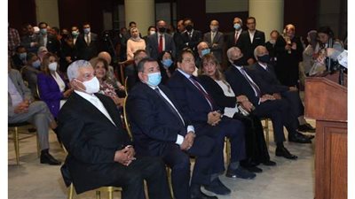 الفقي لزاهي حواس: المطر يحتفل بأيقونة السياحة والآثار