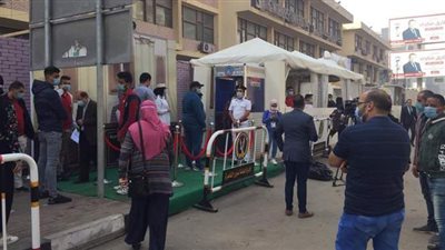 بالأعلام المصرية.. توافد المواطنين على لجنة قصر الدوبارة للإدلاء بأصواتهم | فيديو