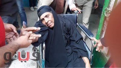 إغماء مسنة عقب الإدلاء بصوتها في انتخابات النواب بمصر القديمة