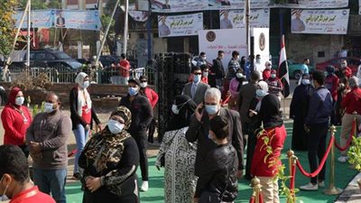 طوابير أمام اللجان في ثاني أيام انتخابات المرحلة الثانية.. الشباب يتصدرون المشهد.. وإقبال كثيف للسيدات وكبار السن