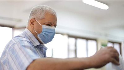 كبار السن يتصدرون طوابير الناخبين بانتخابات مجلس النواب 2020 بالقاهرة | صور