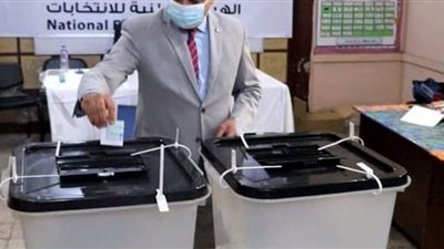 رئيس جامعة الأزهر يدلي بصوته في انتخابات مجلس النواب