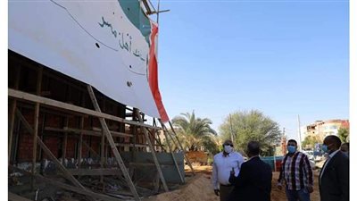 محافظ الوادي الجديد يتفقد أعمال إنشاء فرع البنك الأهلي بالداخلة
