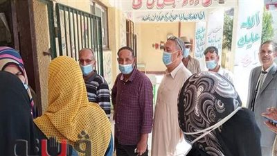 أنصار المرشحين يوزعون 