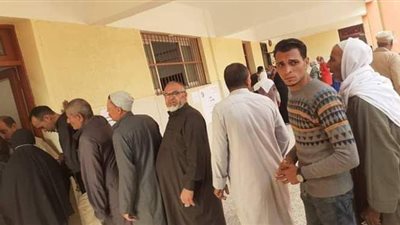 ازدحام الناخبين أمام اللجان للإدلاء بأصواتهم في كفر الشيخ | صور