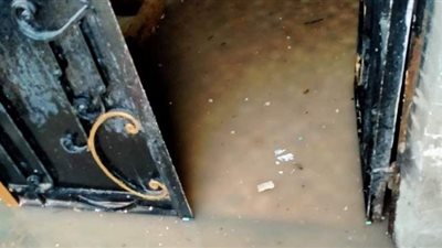 مياه الأمطار تغرق منازل 