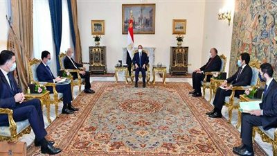 السيسي يستقبل وزير خارجية فرنسا بحضور سامح شكري