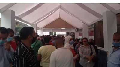 زحام أمام مقار اللجان الانتخابية فى باب الشعرية بانتخابات النواب