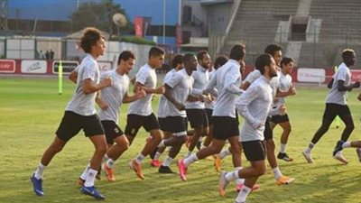 فقرة تصويبات وتقسيمة بطول الملعب في مران الأهلي