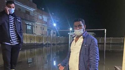 مياه الأمطار تمنع المواطنين من الدخول للتصويت في لجنتين بالغربية | صور