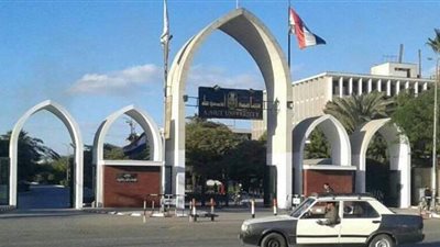 جامعة أسيوط توصى بضرورة تعديل قيمة العمولة في البورصة خلال مناقشة رسالة دكتوراة